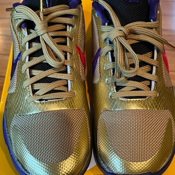 Kobe Undefeated Hall of Fame - Picture 8 of 10